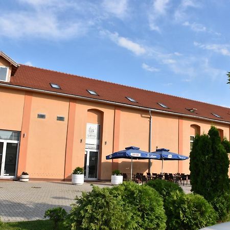 Stari Mlin Hotel Vrsac Eksteriør billede