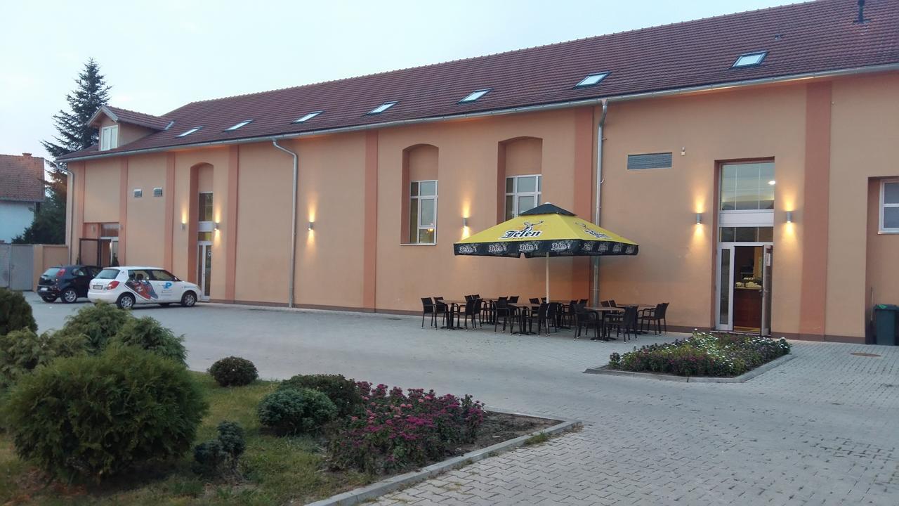 Stari Mlin Hotel Vrsac Eksteriør billede