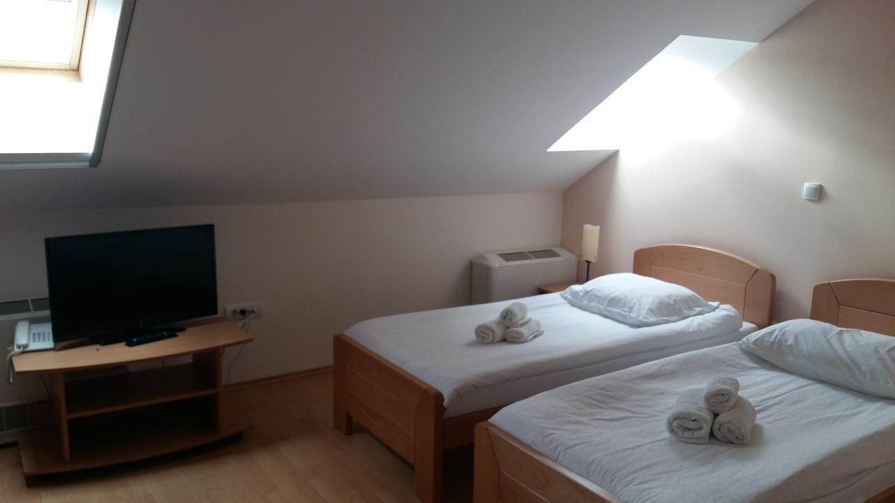 Stari Mlin Hotel Vrsac Eksteriør billede