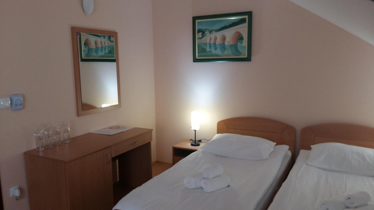 Stari Mlin Hotel Vrsac Eksteriør billede