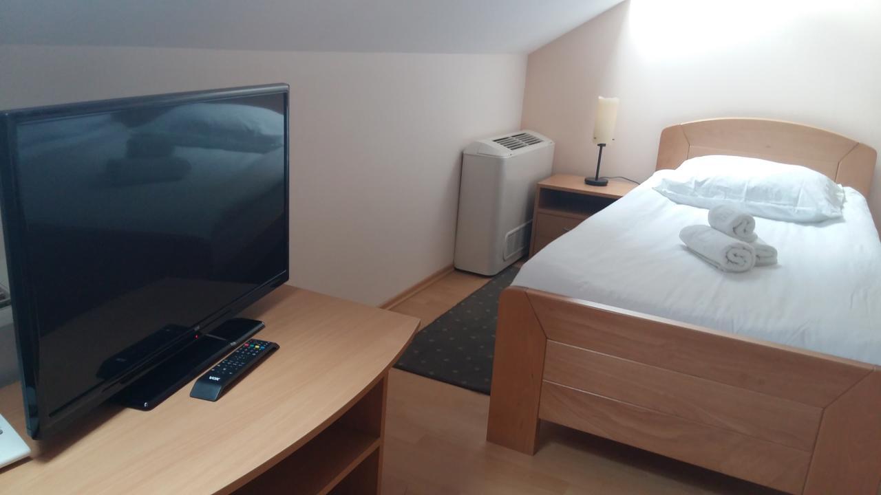 Stari Mlin Hotel Vrsac Eksteriør billede