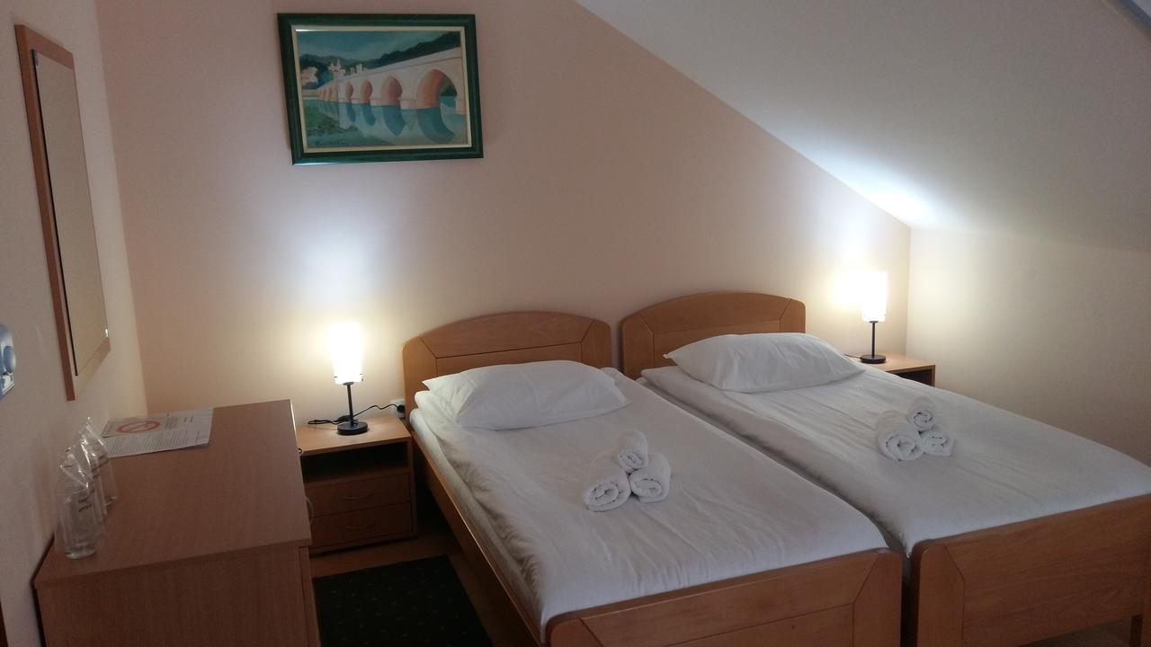 Stari Mlin Hotel Vrsac Eksteriør billede