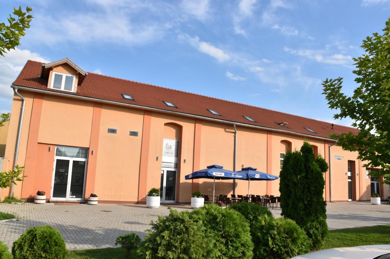 Stari Mlin Hotel Vrsac Eksteriør billede
